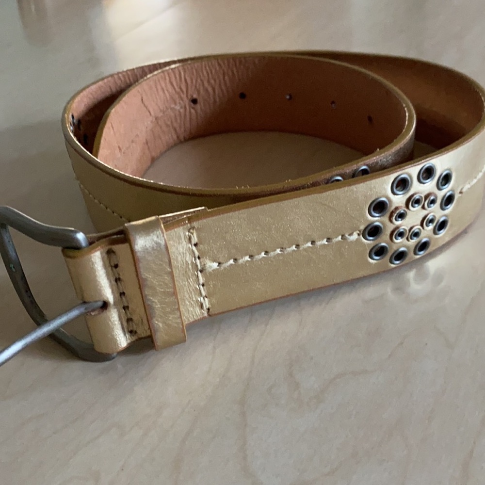 Amanda Smith small gold leather belt